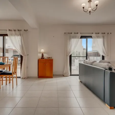 Maya Paralimni