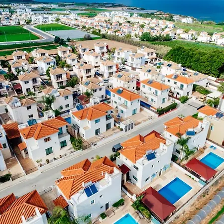 Willa Maya Paralimni